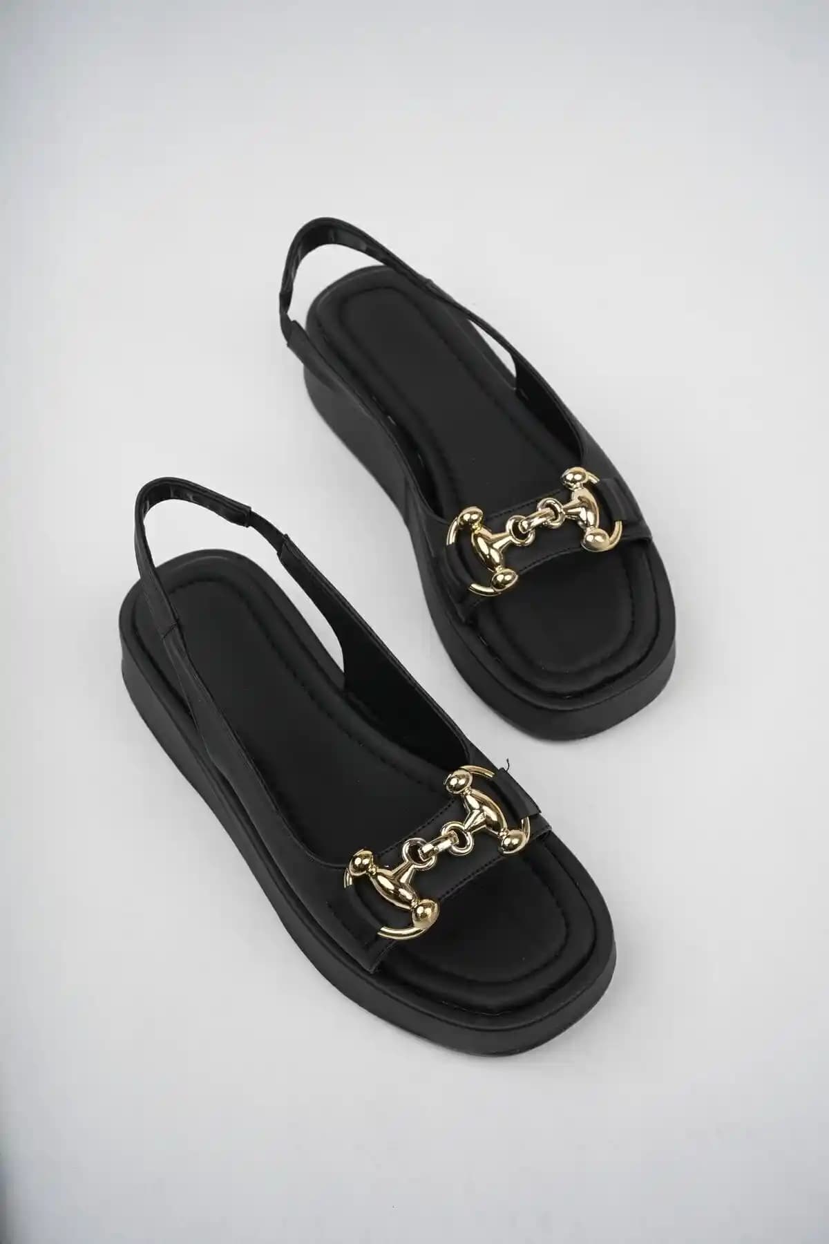 Kadın Günlük Rahat ve Şık Toka Detaylı Sandalet Terlik - Hafif ve Dayanıklı Tasarım