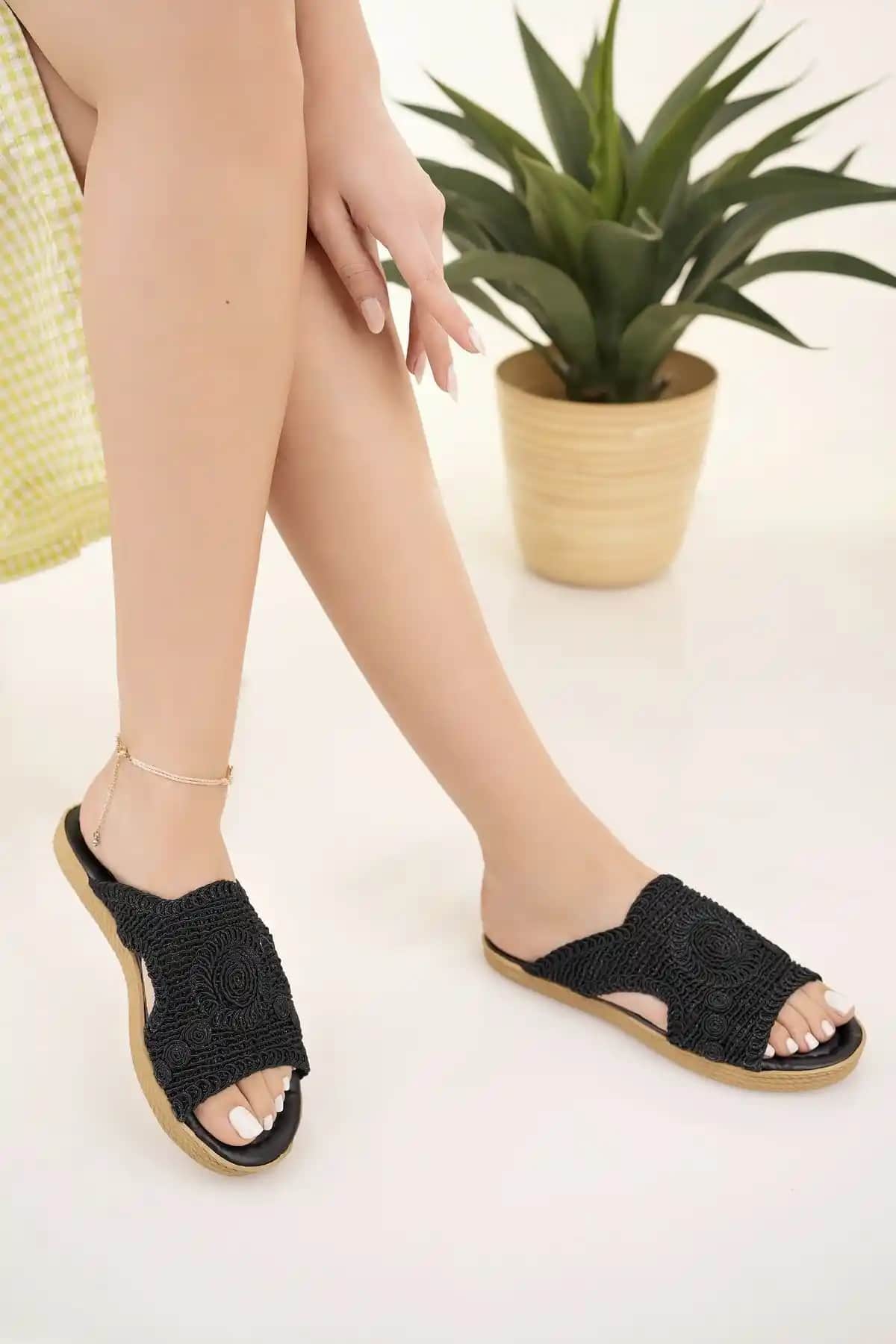 Kadın Hasır Terlik Modafırsat Şıklık ve Konfor Bir Arada Sunar