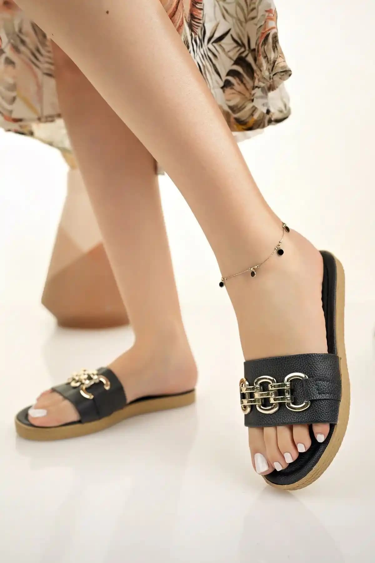 Kadın Siyah Günlük Terlik Modafırsat ile Şıklık ve Konforun Buluşması