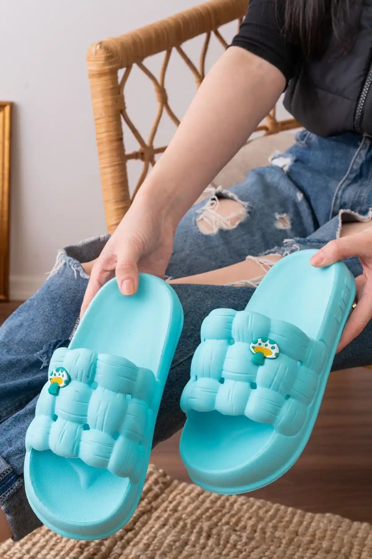 Kadınlar için Lüks Hafif ve Kaymaz Desenli Günlük Terlikler - Yaz Ayları İçin Uygun