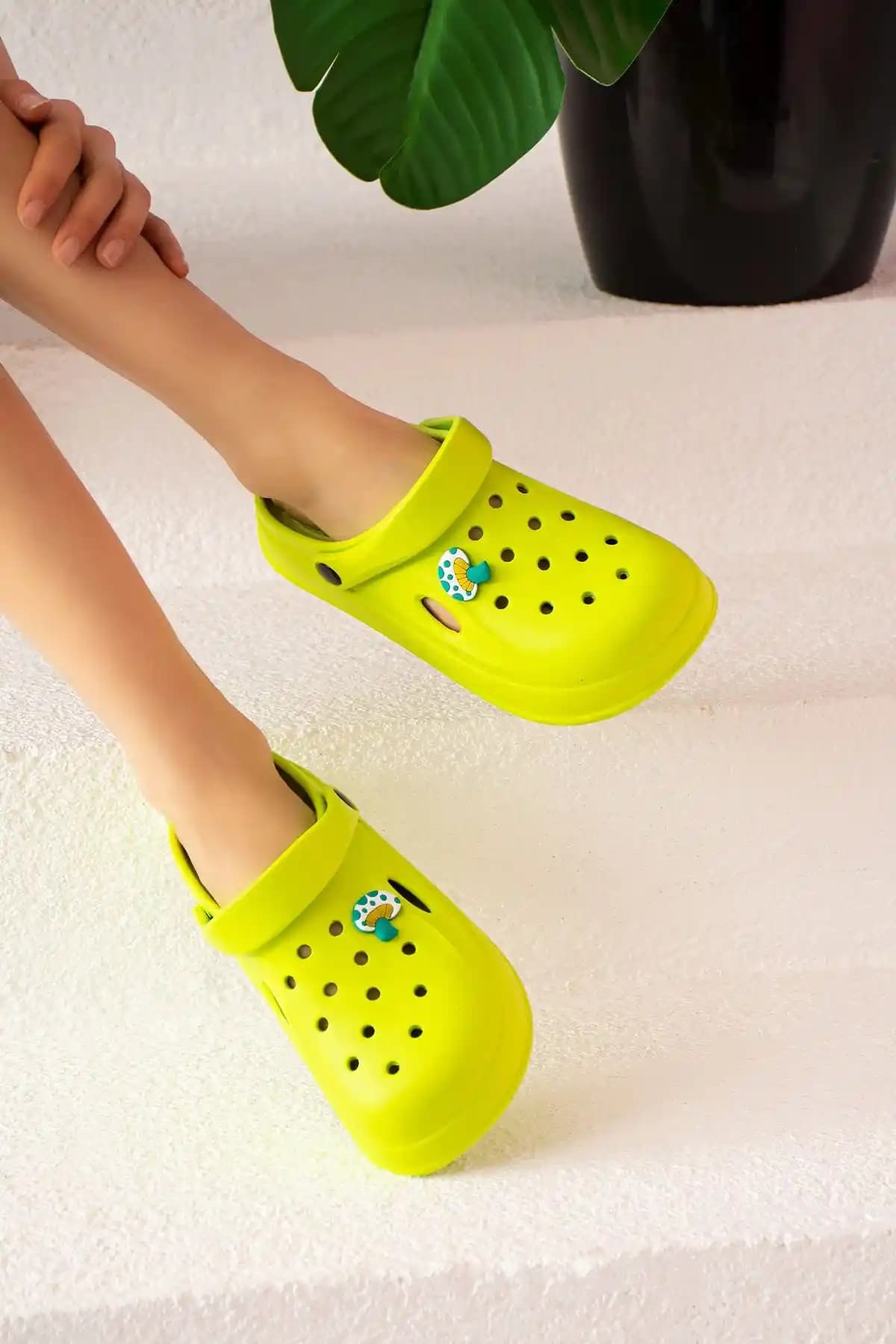 Kadınlar İçin Rahat ve Şık Eva Deniz Plaj Terliği Geniş Numara Seçenekleriyle