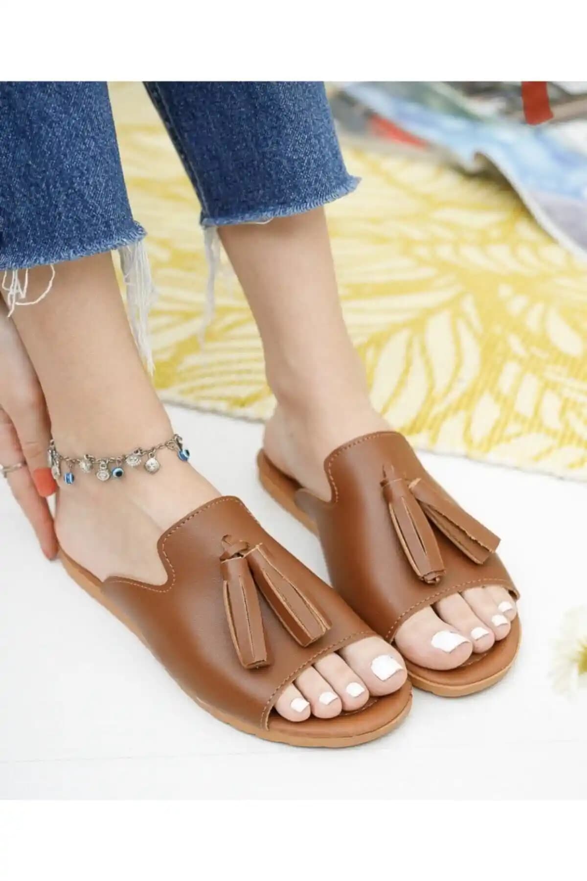 Kadınlar İçin Rahat ve Şık Suni Deri Yazlık Terlik Modeli