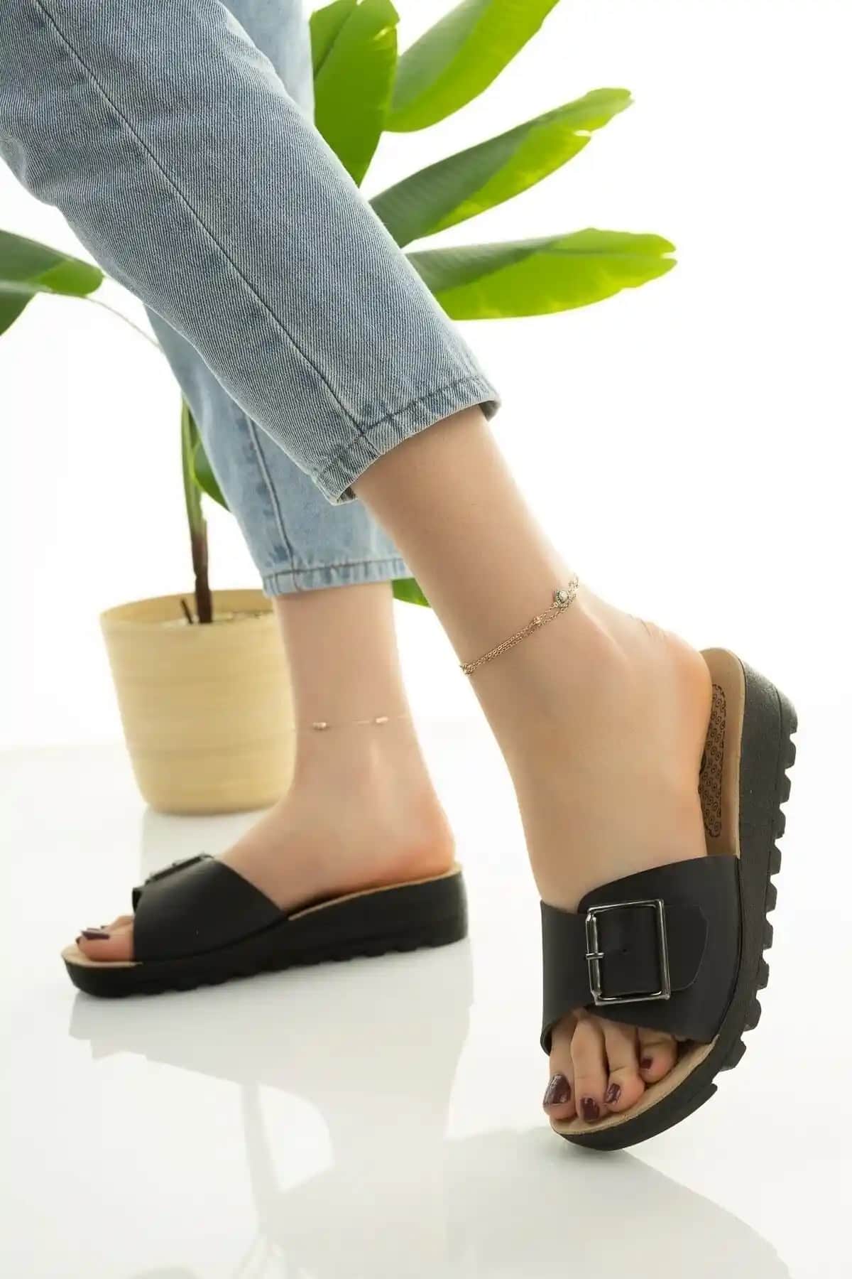 Kadınlar İçin Şık ve Konforlu Dolgu Topuk Terlik Modafırsat Ürünleri