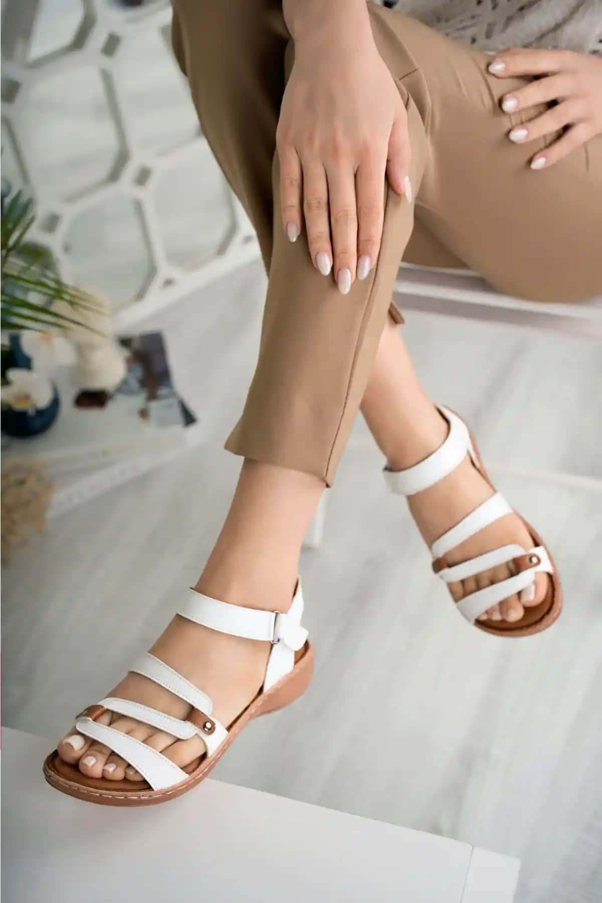 Khayt Sonia Hakiki Deri Anatomik Kadın Terlik Sandalet Günlük Kullanım İçin Şık ve Konforlu
