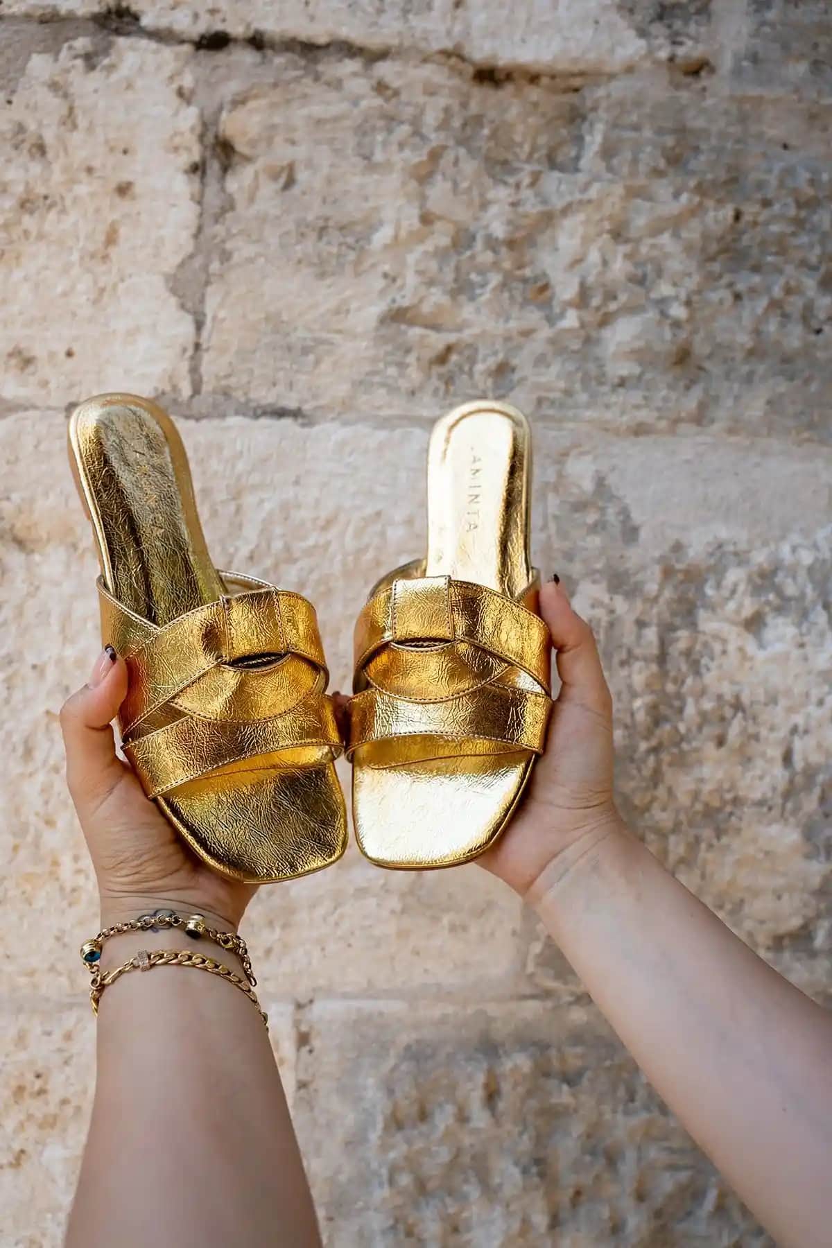 LAMİNTA Goldéye Gold Kadın Terlik: Şıklık ve Konforu Bir Arada Sunan Modern Tasarım