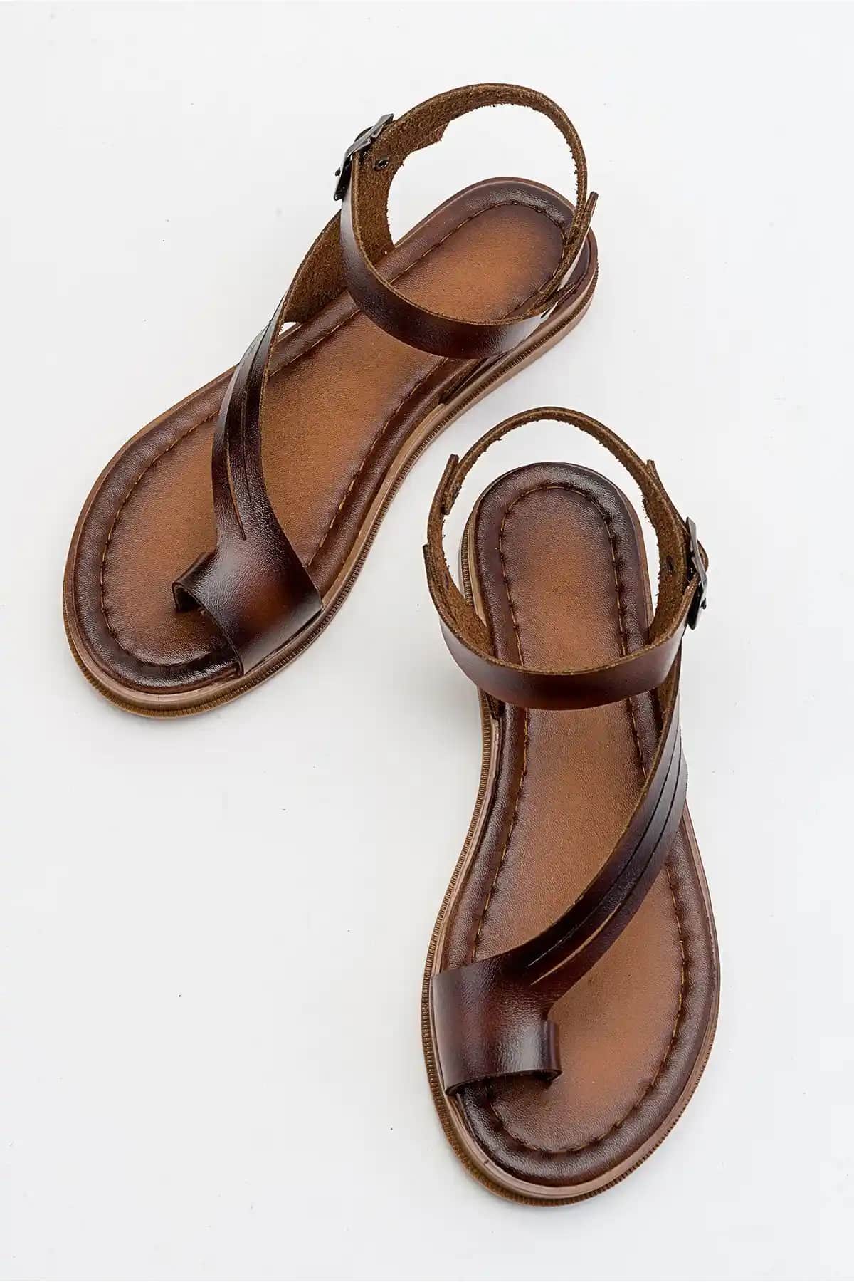 Lively Stylish Teta Deri Parmak Arası Bodrum Sandalet: Şıklık ve Konforu Bir Arada Sunar