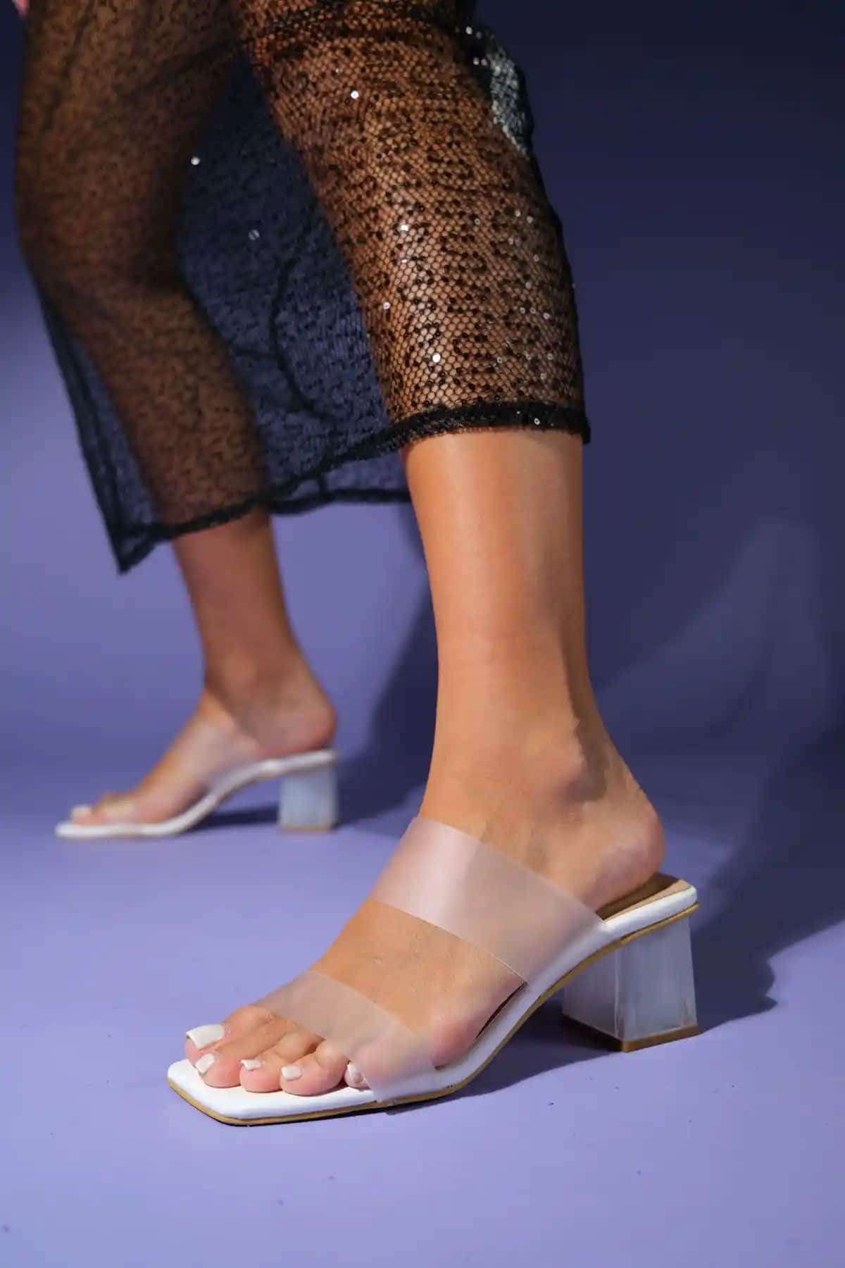 Luvishoes 123 Beyaz Cilt Topuklu Şeffaf Kadın Terlik: Şıklık ve Konfor Bir Arada