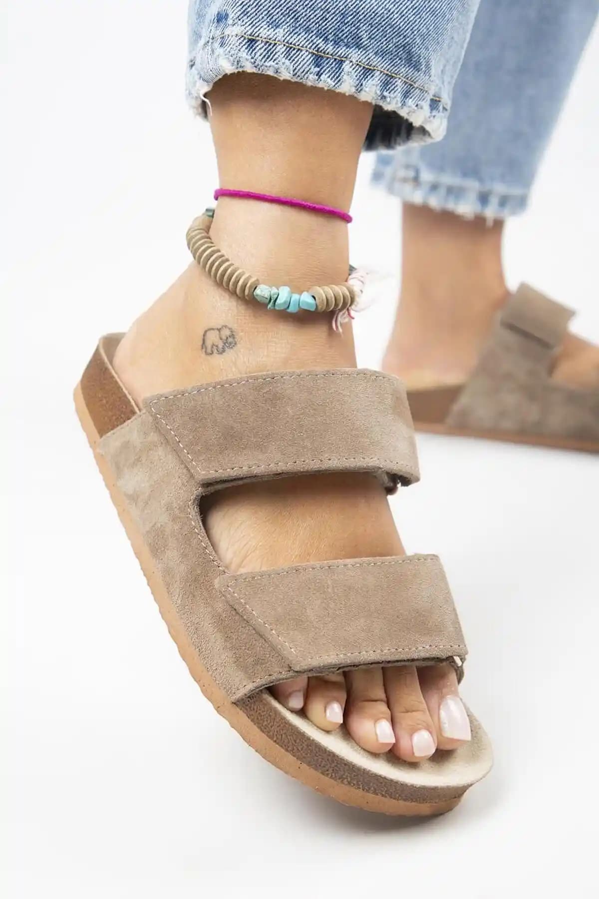 Manijero Vina Hakiki Deri Çırtlı Vizon Terlik: Şık ve Rahat Günlük Kullanım Ayakkabısı