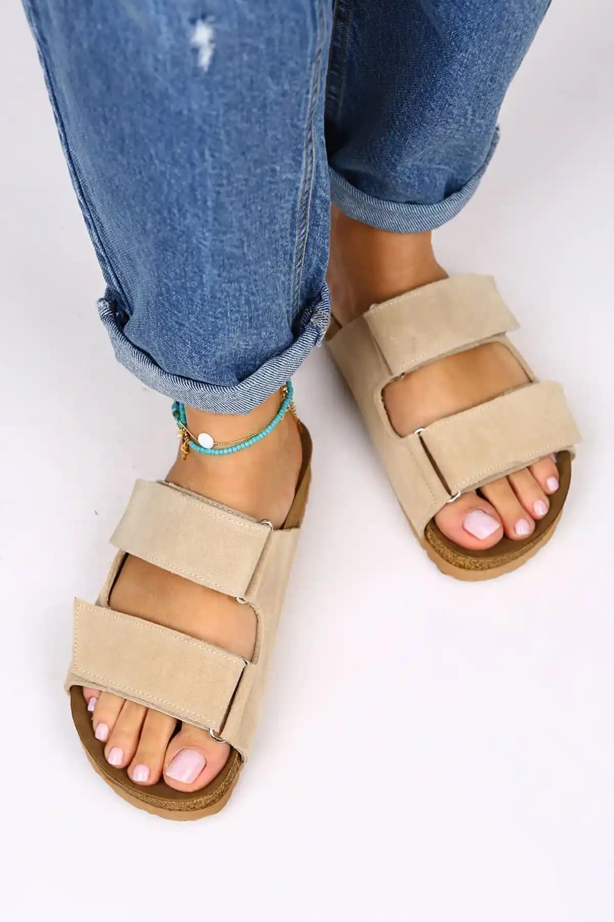 Manijero Vina Kadın Hakiki Deri Koyu Bej Terlik Şıklık ve Konforun Mükemmel Birleşimi