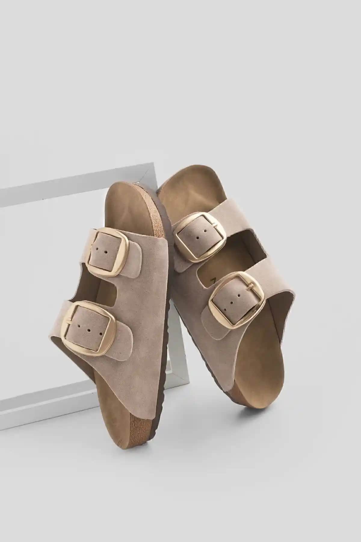 Marjin Hakiki Deri Günlük Terlik: Şıklık ve Konforun Modern Buluşması (75-90 karakter)