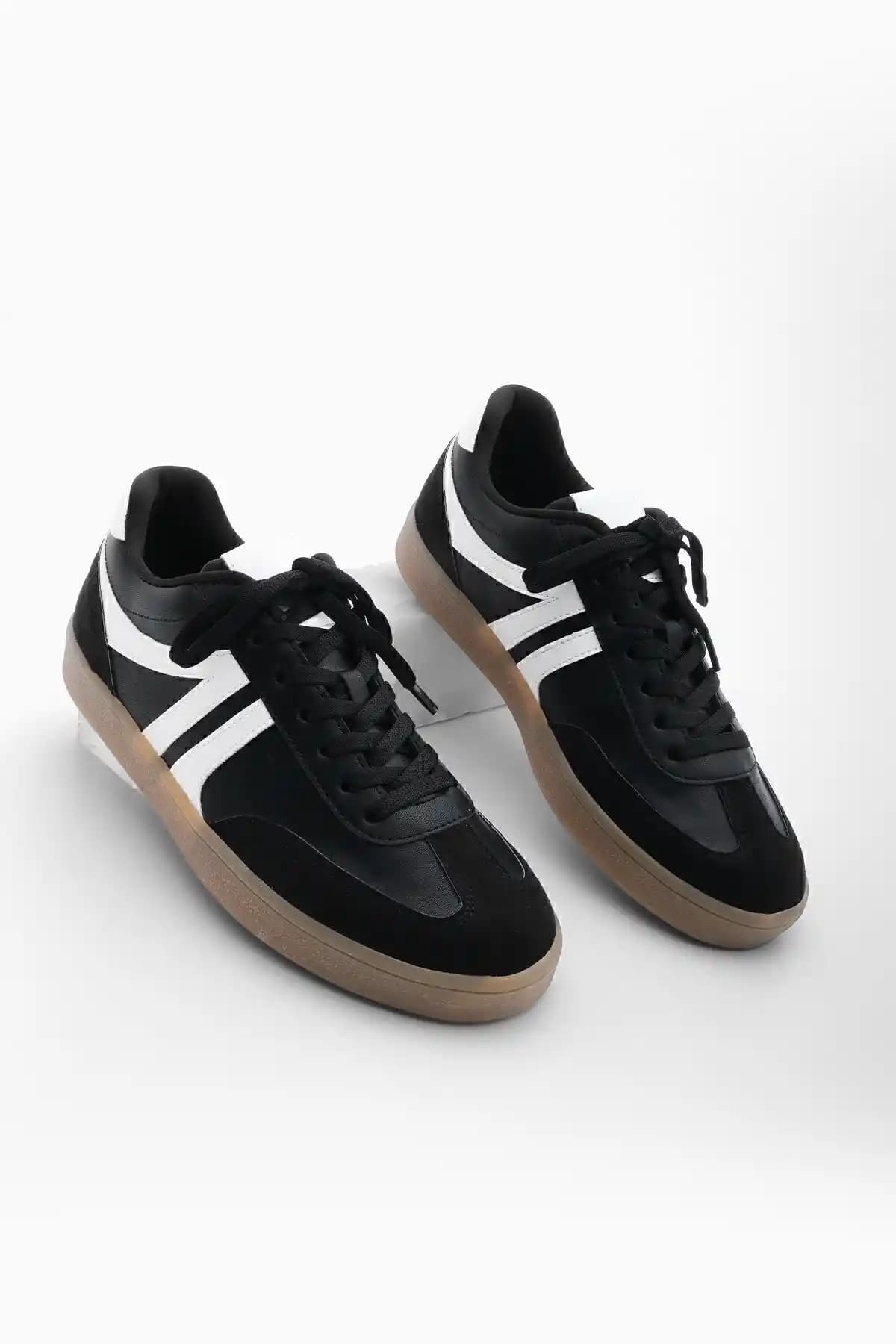 Marjin Kadın Sneaker Bağcıklı Siyah Spor Ayakkabı Modern ve Rahat Tasarım