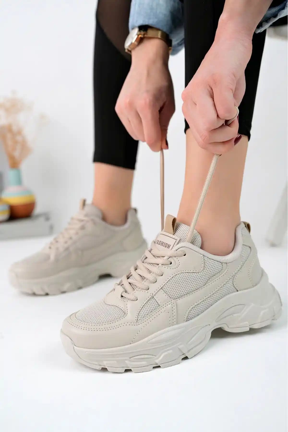 McDark Milano Bej Kadın Sneaker: Şıklık ve Konforun Mükemmel Buluşması