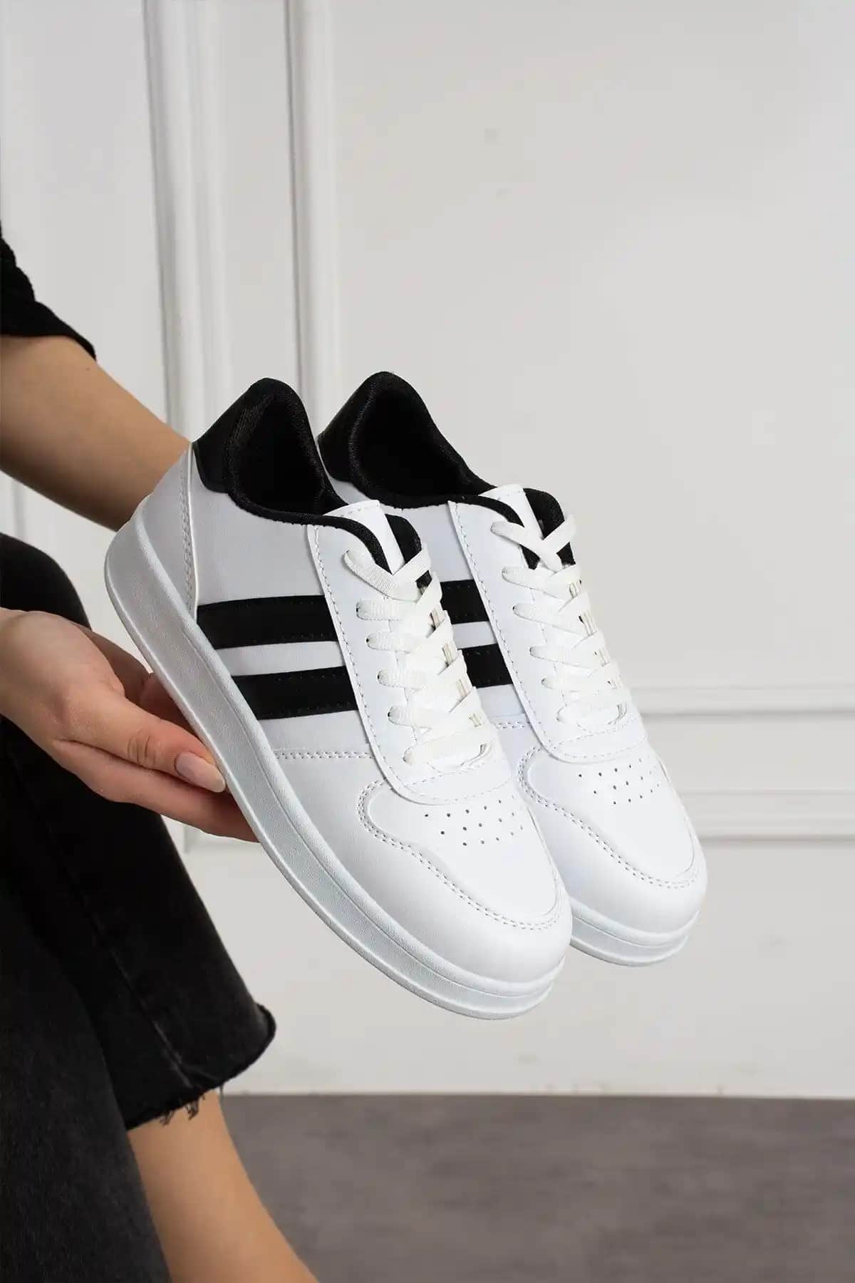 Miss Ezze Kadın Beyaz Sneaker: Şık ve Konforlu Günlük ve Gece Ayakkabısı