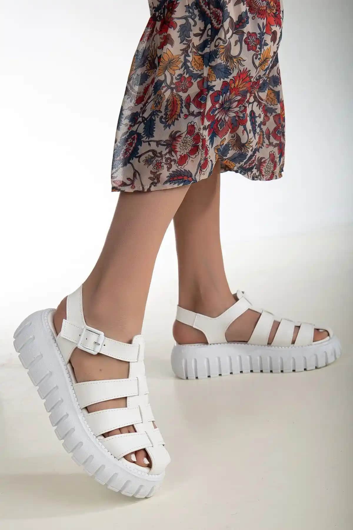 MİSS ZÜLÜF Kadın Sandalet: Şıklık ve Konfor Sunan Günlük Kullanım Ayakkabısı