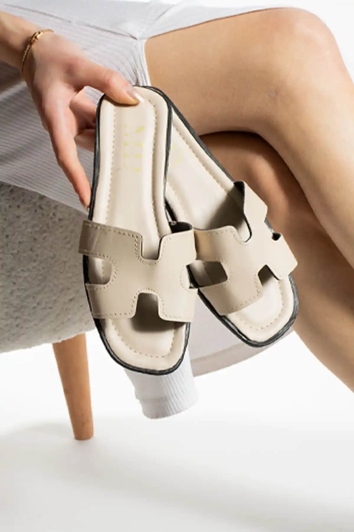 Moda Devrin Bej Önü Açık Kadın Terlikleri Günlük Kullanım ve Şıklık İçin Uygun