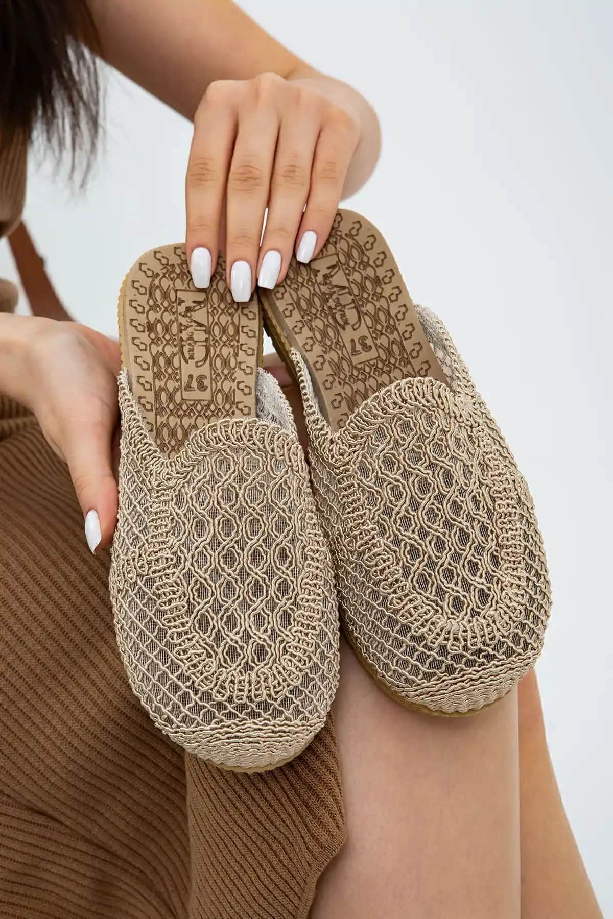 Moda Devrin Bej Önü Kapalı Hasır Örgü Dış Mekan ve Ev Terliği Özellikleri ve Kullanıcı Yorumları