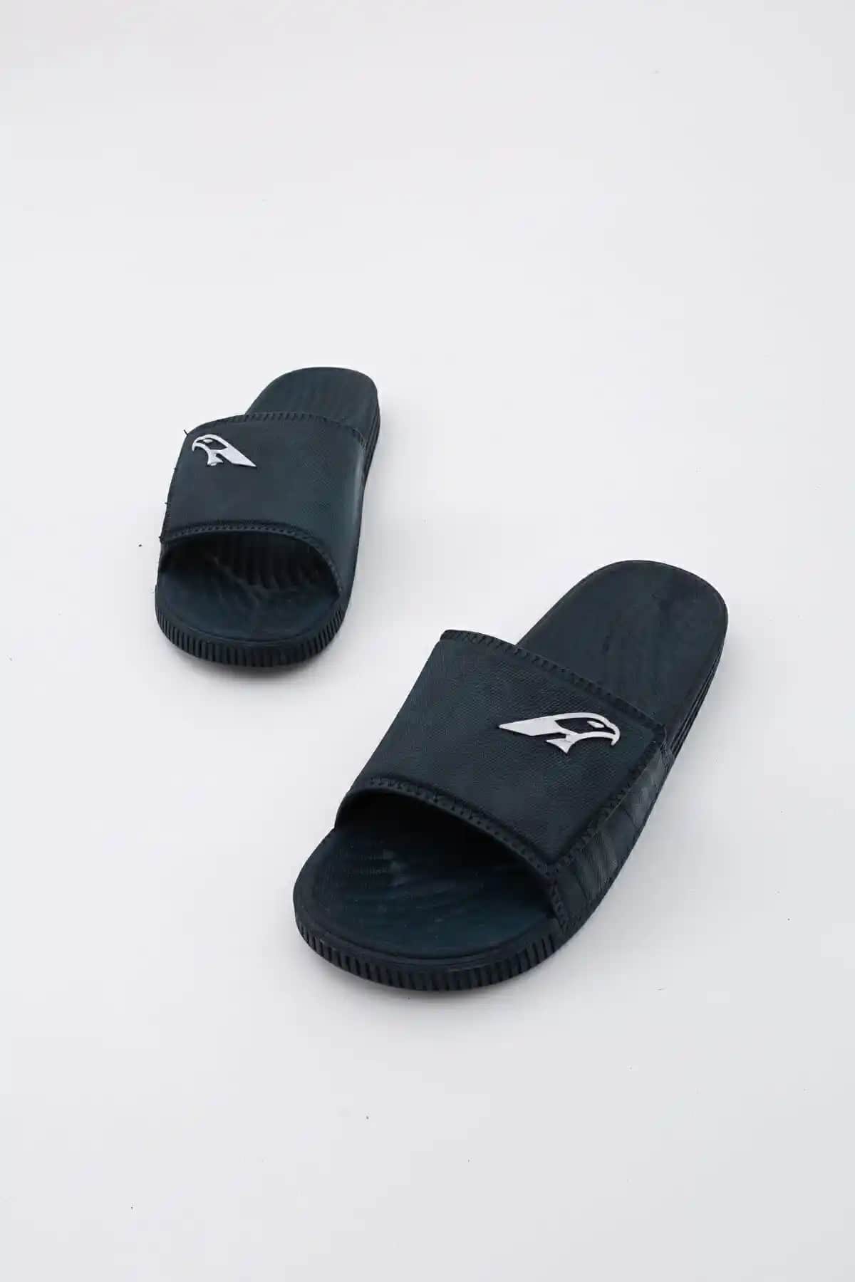 Moda Devrin Lacivert Kaydırmaz Plaj ve Havuz Terliği Güvenli ve Şık Kullanım İçin Uygun