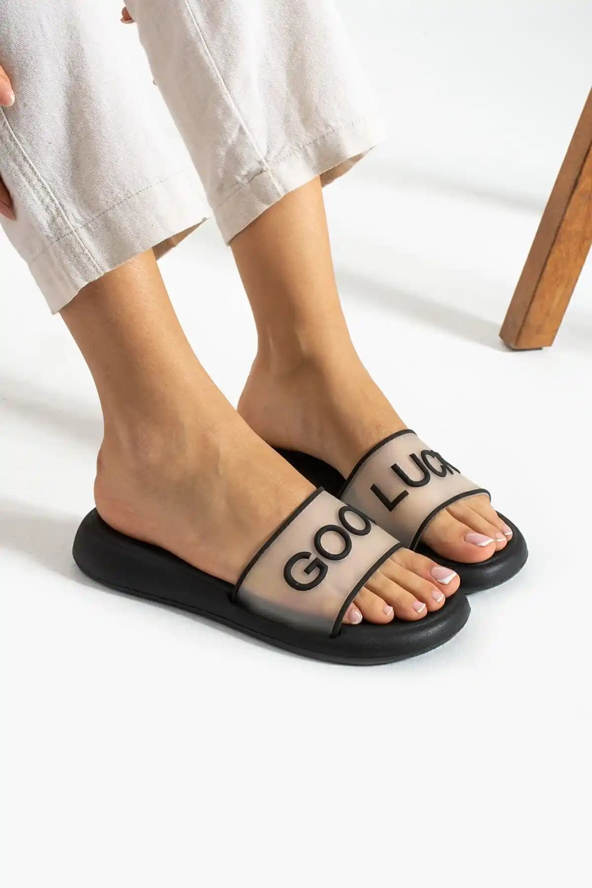 Moda Devrin Siyah Yazlık Kadın EVA Hafif Terlik: Şıklık ve Konforun Buluşma Noktası