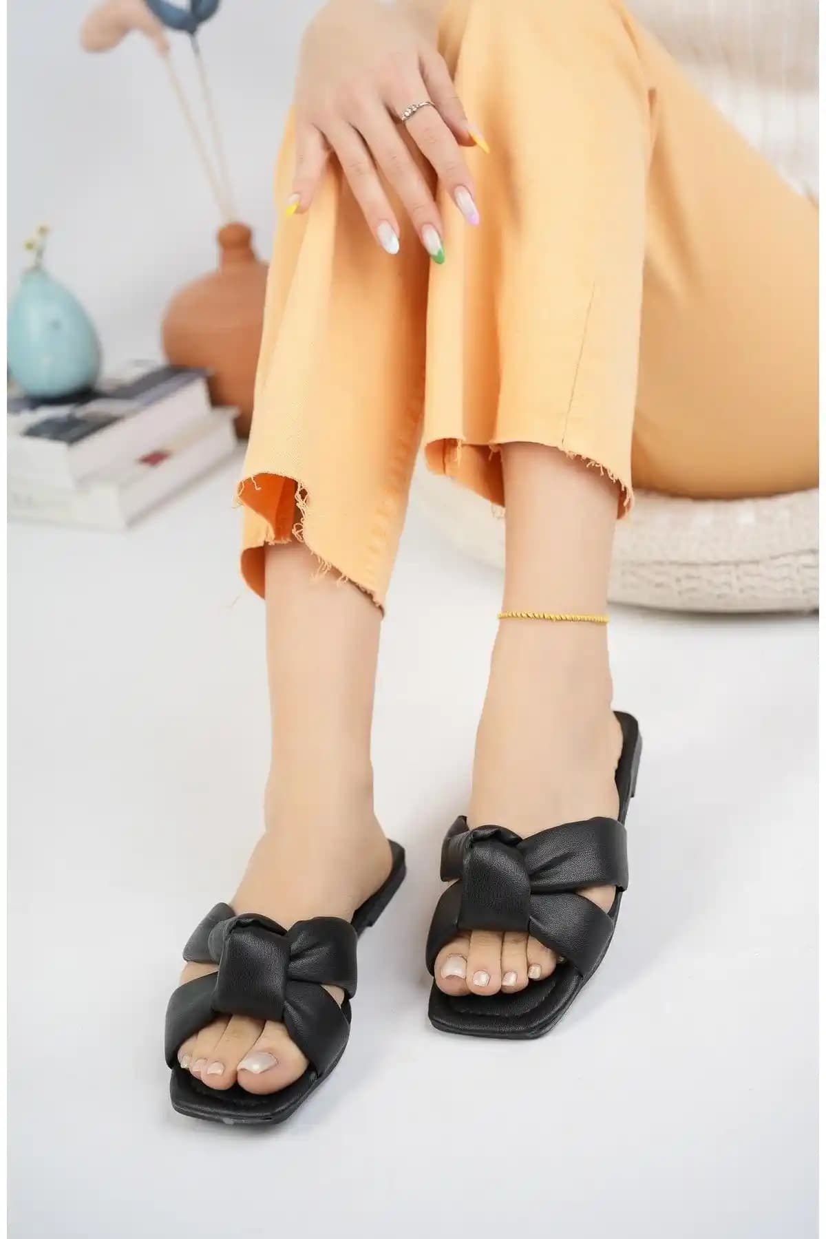 Moda Frato Kadın Bağlamalı Terlik Şıklık ve Konforu Bir Arada Sunar