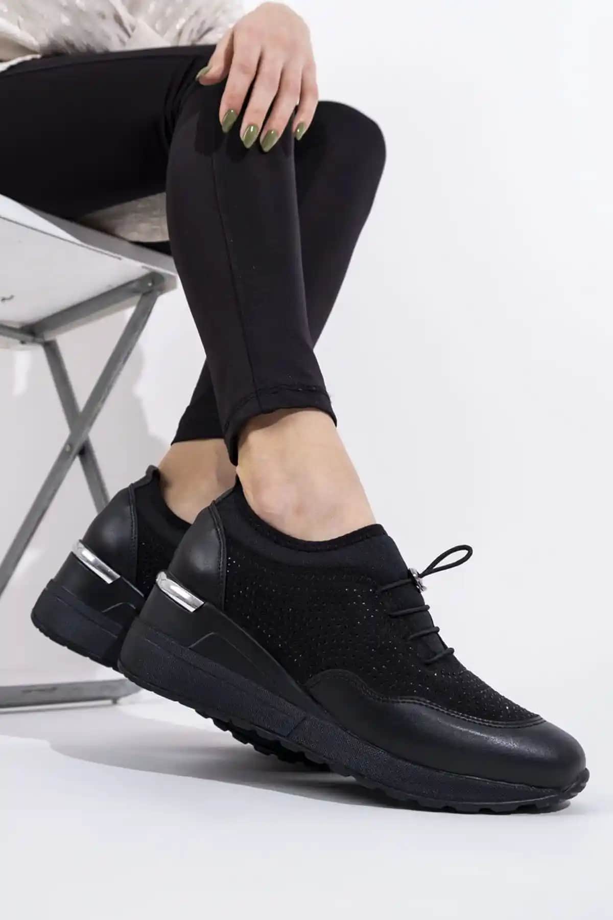 Modabuymus Kadın Siyah Taşlı Dolgu Topuklu Ayakkabı - Şıklık ve Konfor Bir Arada