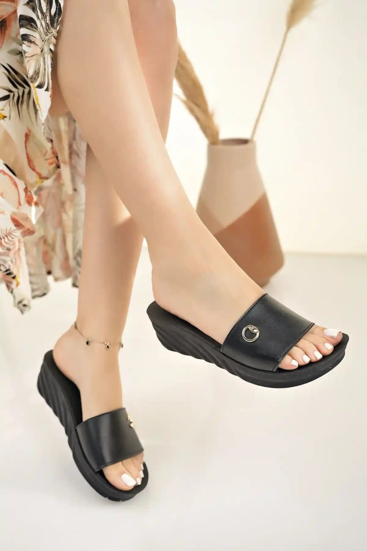 Modafırsat Siyah Orthopedic Kadın Sandaletleri Şık ve Konforlu Günlük Kullanım İçin