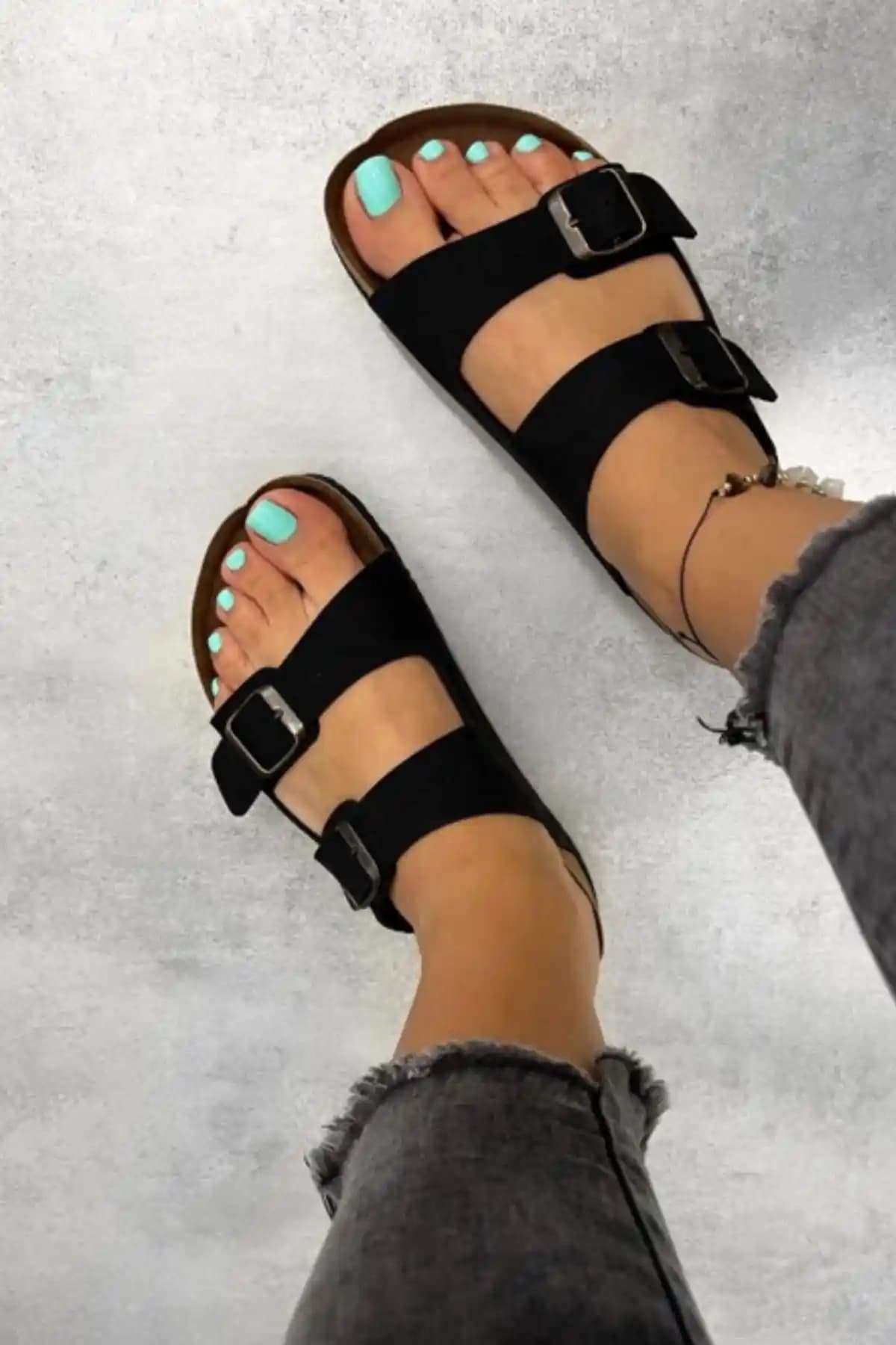 Neon Shoes Angel: Şık ve Konforlu Unisex Ortopedik Terlik Modeli Özellikleri