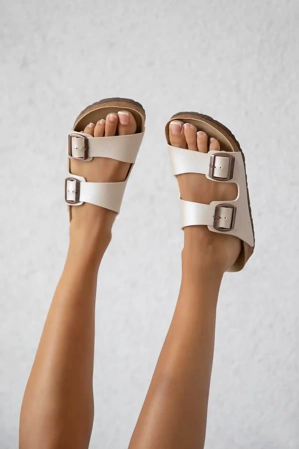 Neon Shoes Angel Unisex Spor Terlikleri: Modern Tasarım ve Konforun Buluşması