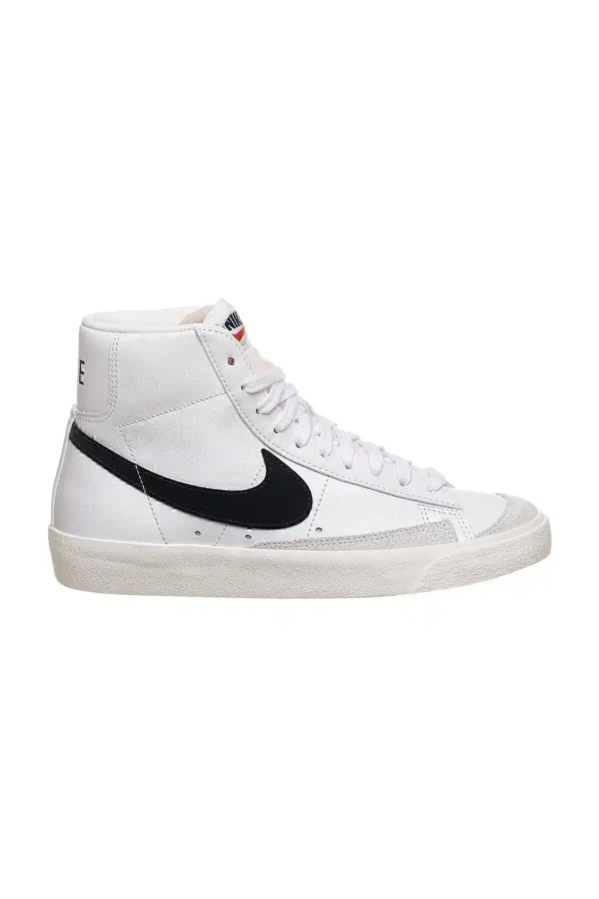Nike Kadın Beyaz Blazer Mid '77 Spor Ayakkabı: Retro Şıklık ve Günlük Konforun Buluşması