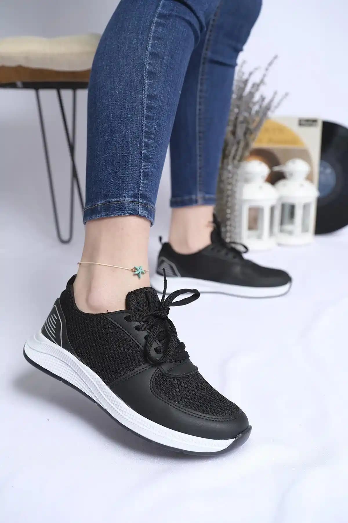 Oksit Siyah Kadın Spor Ayakkabısı Modern Tasarım ve Günlük Konfor İçin Uygun