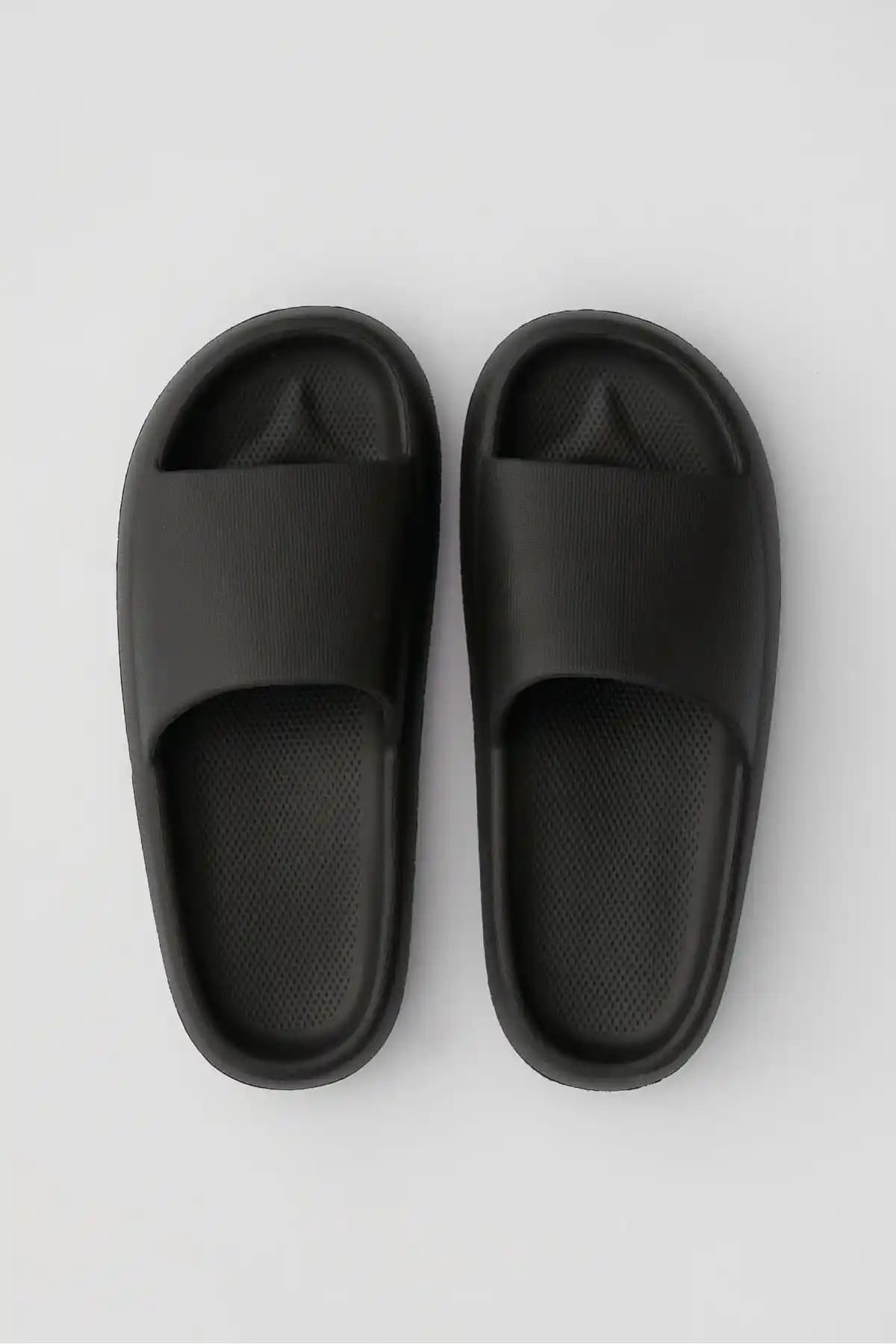 Ozyo Biatriz Siyah Eva Platform Terlik: Şık ve Konforlu Yaz Ayları Terliği