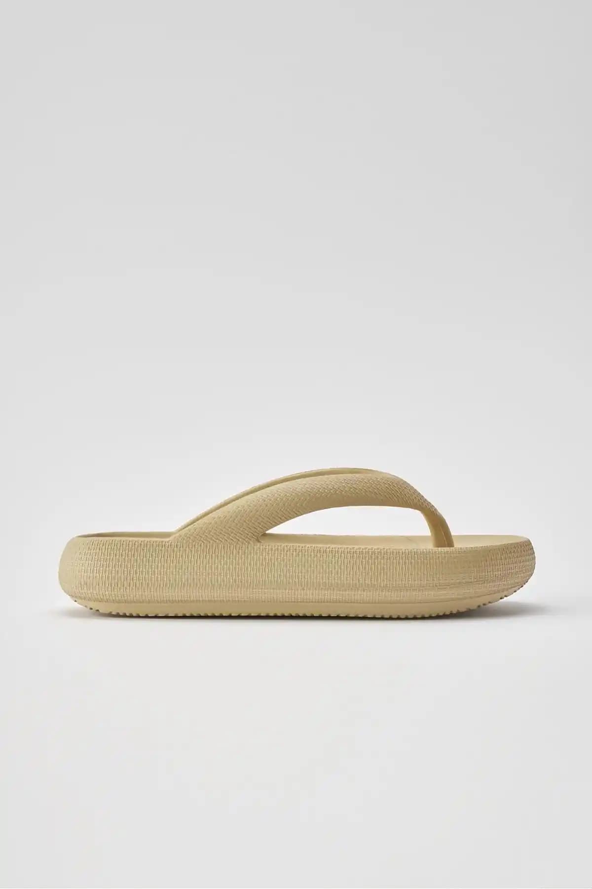 Ozyo Camilo Bej Koyu Plaj Terliği Günlük Kullanım ve Şıklık İçin Uygun Model