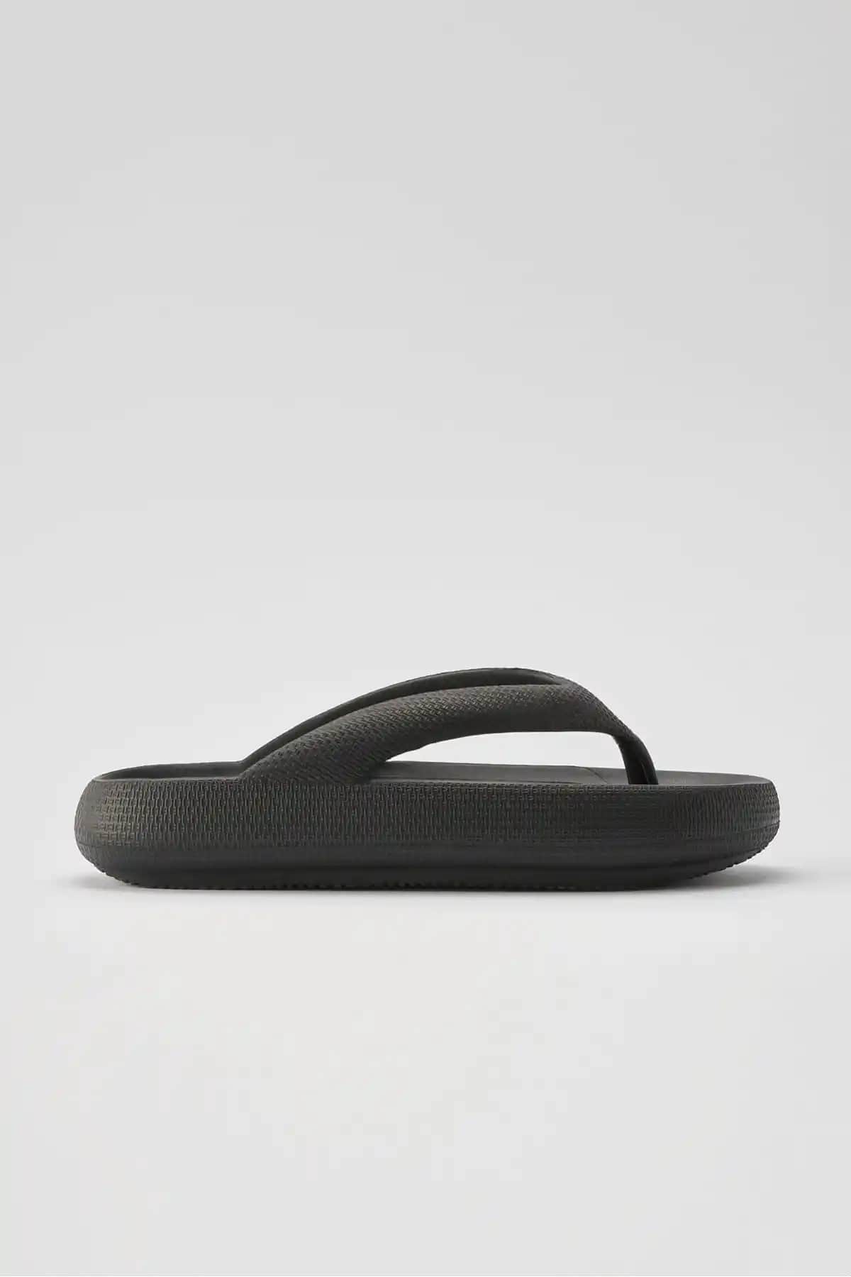 Ozyo Camilo Siyah Parmak Arası Eva Terlik: Modern Tasarım ve Konforlu Kullanım Özellikleri