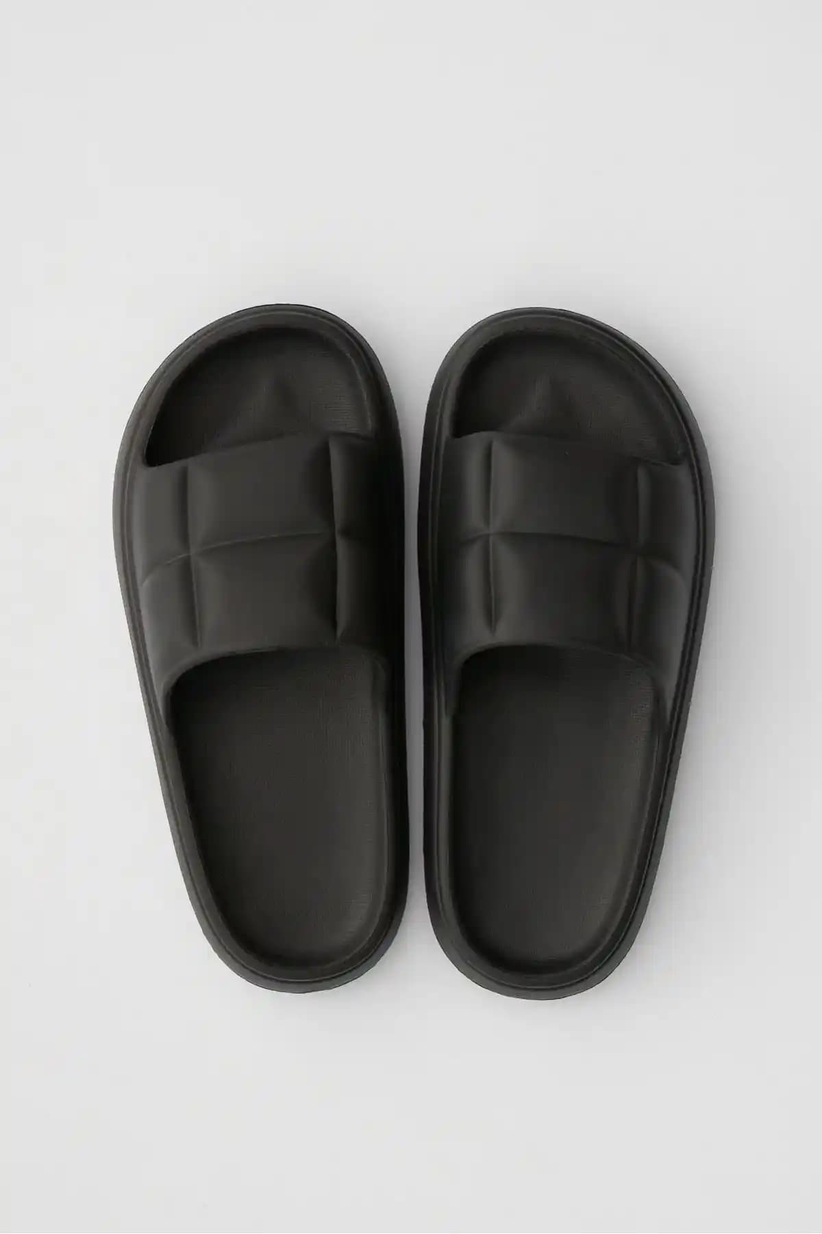 Ozyo Lissa Siyah Eva Yazlık Plaj Terlik: Hafif ve Şık Günlük Kullanım Ayakkabısı