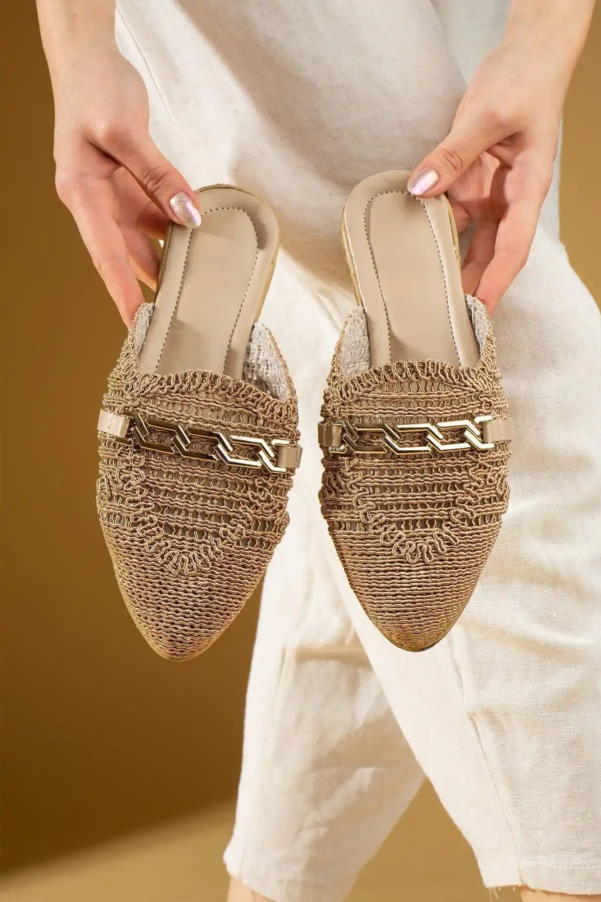 Pembe Potin Kadınlar İçin Dantel İşlemeli Vizon Renkli Ev Terliği Özellikleri ve Kullanıcı Yorumları