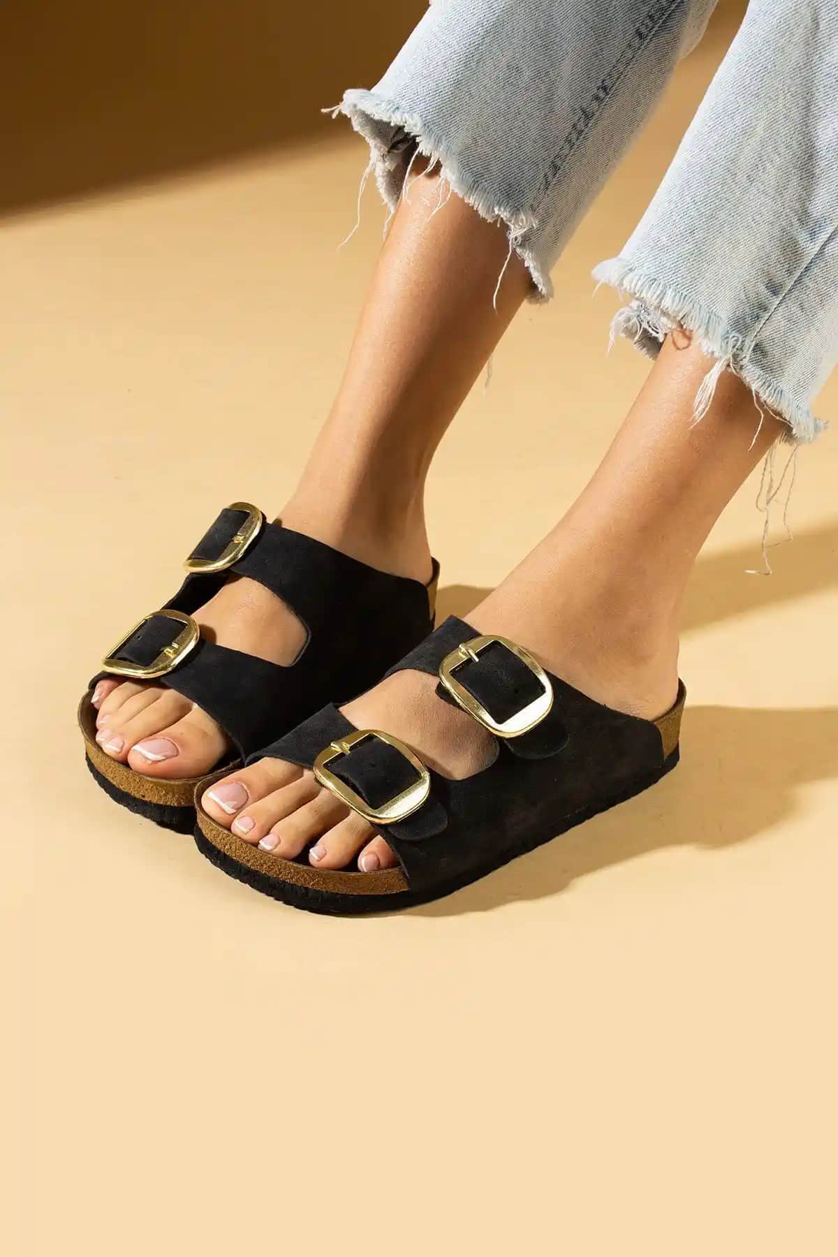 Pembe Potin Siyah Unisex Ortopedik Tabanlı Terlik: Konfor ve Şıklığın Buluşması (75-90 karakter)