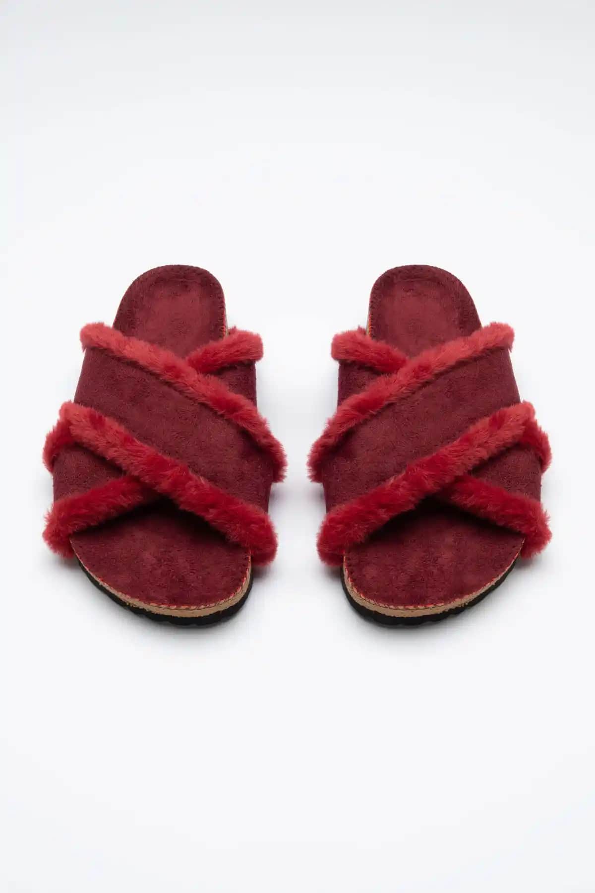 Penti Burgundy Cross Terlik: Şık ve Konforlu Günlük Kullanım Terliği