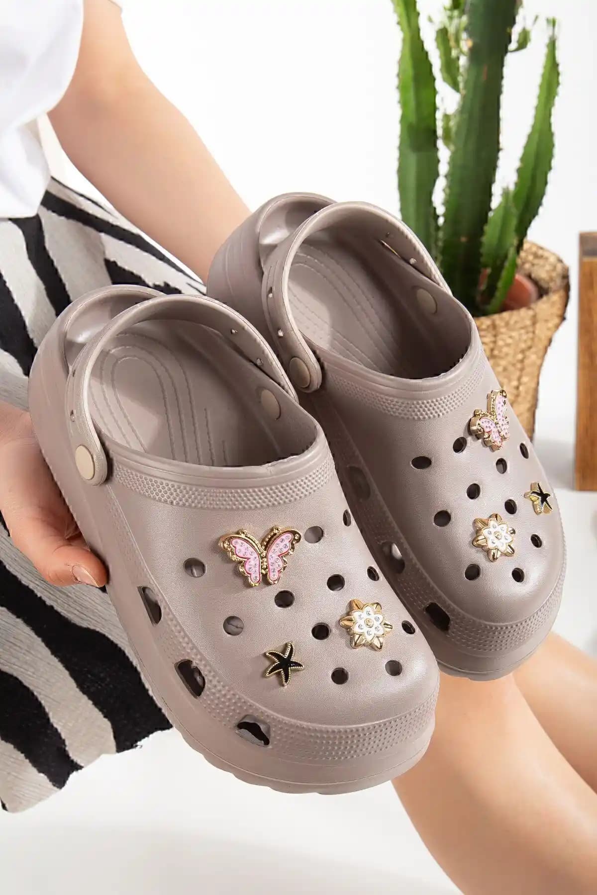 PLN SHOES Yüksek Ölçekli Hastane Terliği Sağlık Çalışanları İçin Konfor ve Dayanıklılık