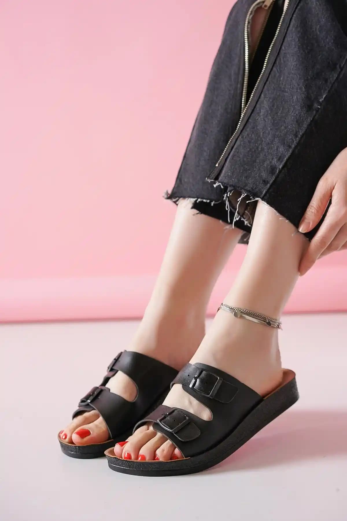 PNR TERLİK Kadın Yazlık Şık ve Rahat Suni Deri Günlük Terlik Modelleri