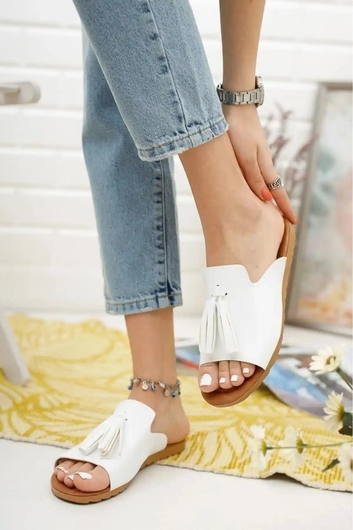 PNR Terlik: Yaz Ayları İçin Şık ve Konforlu Hafif Terlik Seçenekleri