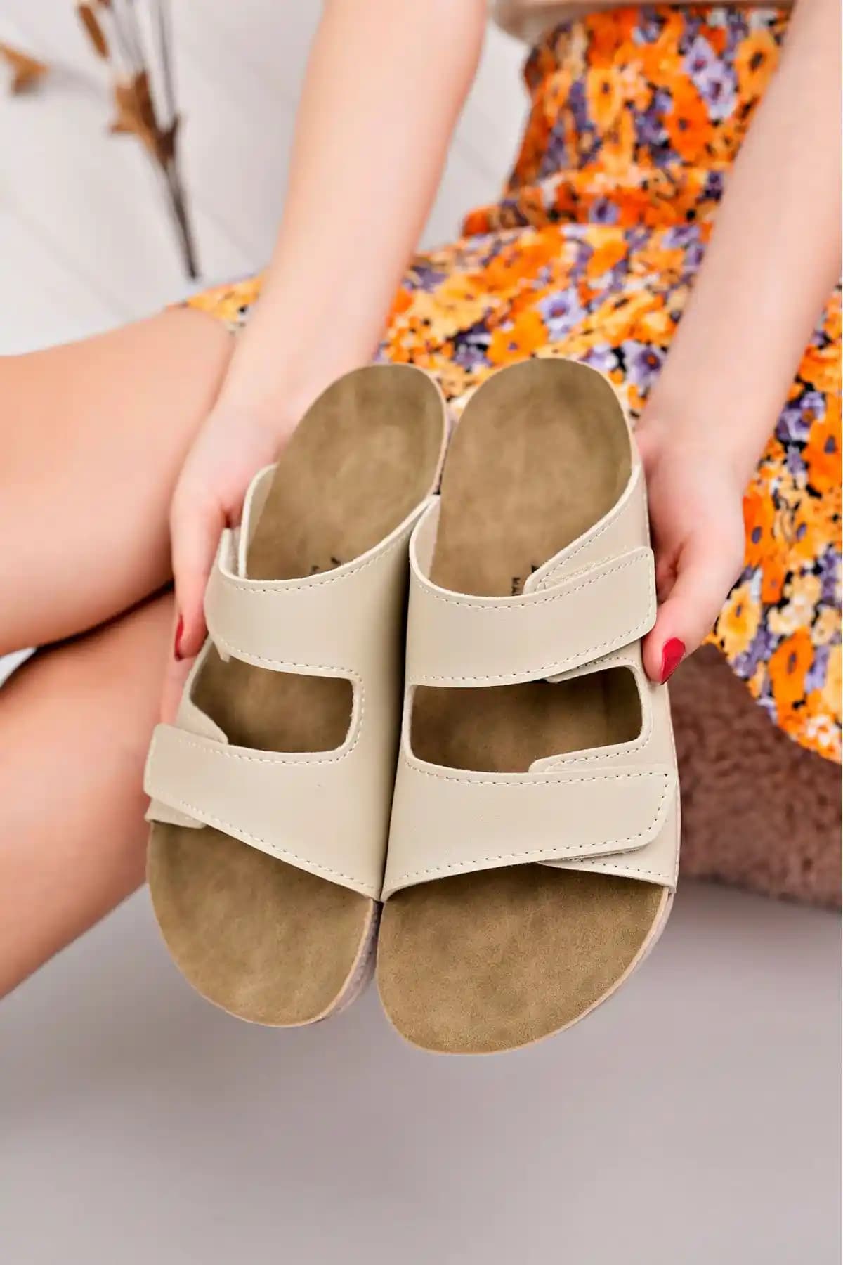 Polomia Scarlet Esnek Cırtlı Kadın Günlük Rahat ve Şık Terlik - Türkiye Üretimi