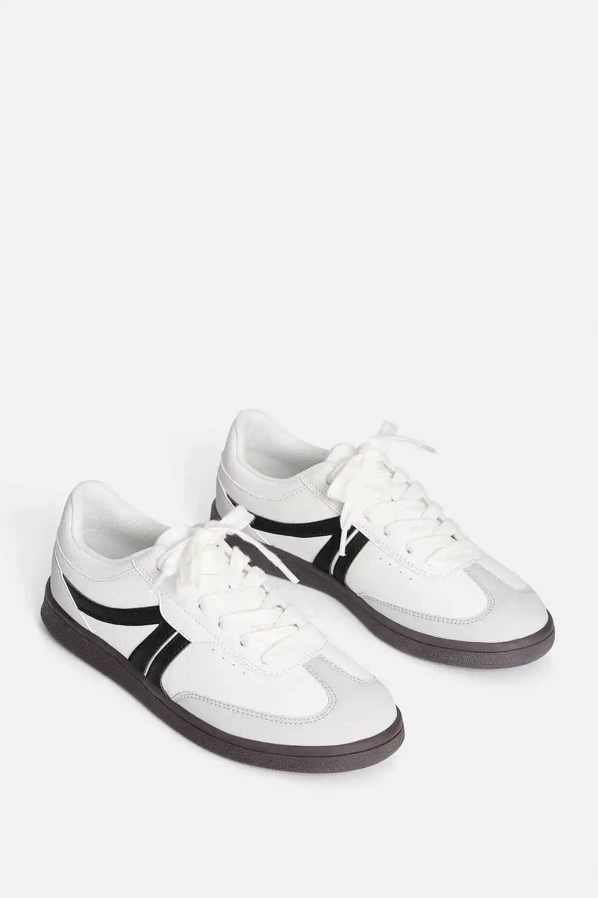 Pull & Bear Retro Spor Ayakkabı: Şıklık ve Konforun Buluşması Günlük Kullanım İçin Uygun