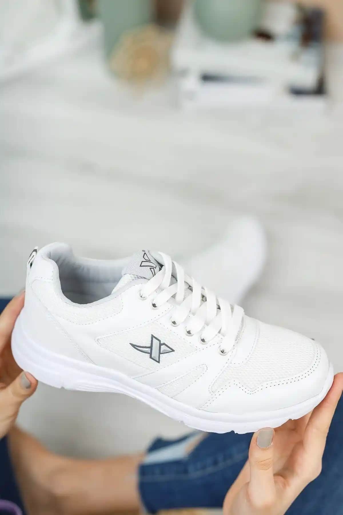 Rcn Beyaz Unisex Sneaker 12020: Şıklık ve Konforu Bir Arada Sunan Günlük Spor Ayakkabı