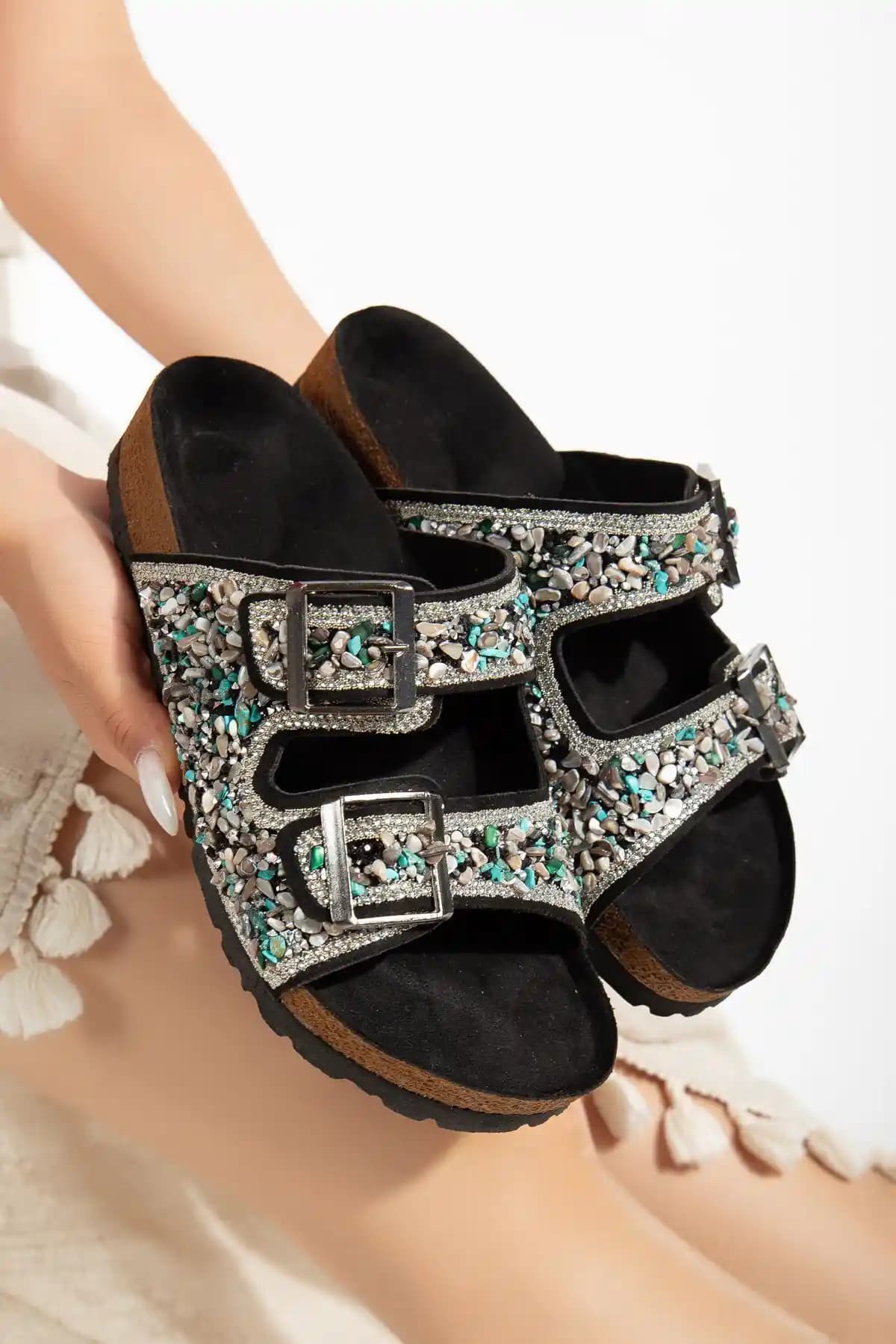 Reyonda Kadın Doğal Taşlı Siyah Çift Tokalı Ortopedik Terlik Günlük Şıklık ve Konfor İçin