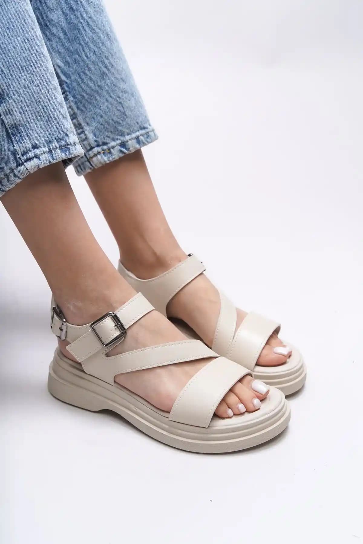 Riccon Drarnouk Kadın Sandalet: Şık ve Konforlu Günlük Kullanım İçin Tasarlanmış Model