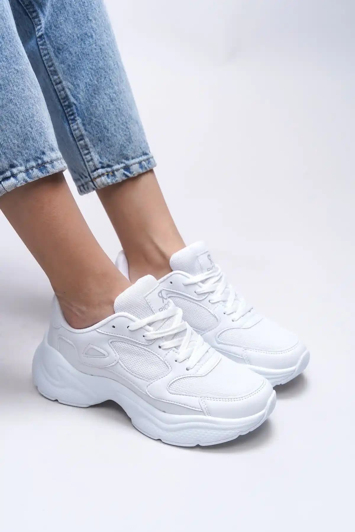 Riccon Kadın Sneaker 0012152 Beyaz: Şıklık ve Konforu Bir Arada Sunan Günlük Spor Ayakkabı
