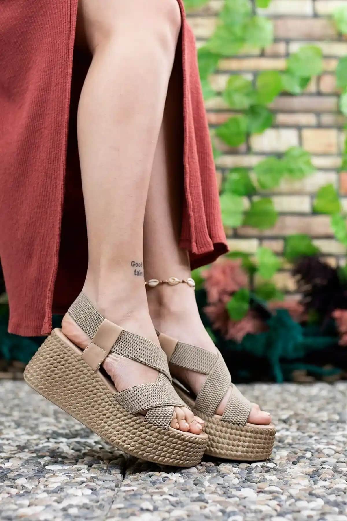 Riccon Kadınlar İçin Vizon Renkli Yüksek Topuklu Sandalet Tasarımı ve Konforu