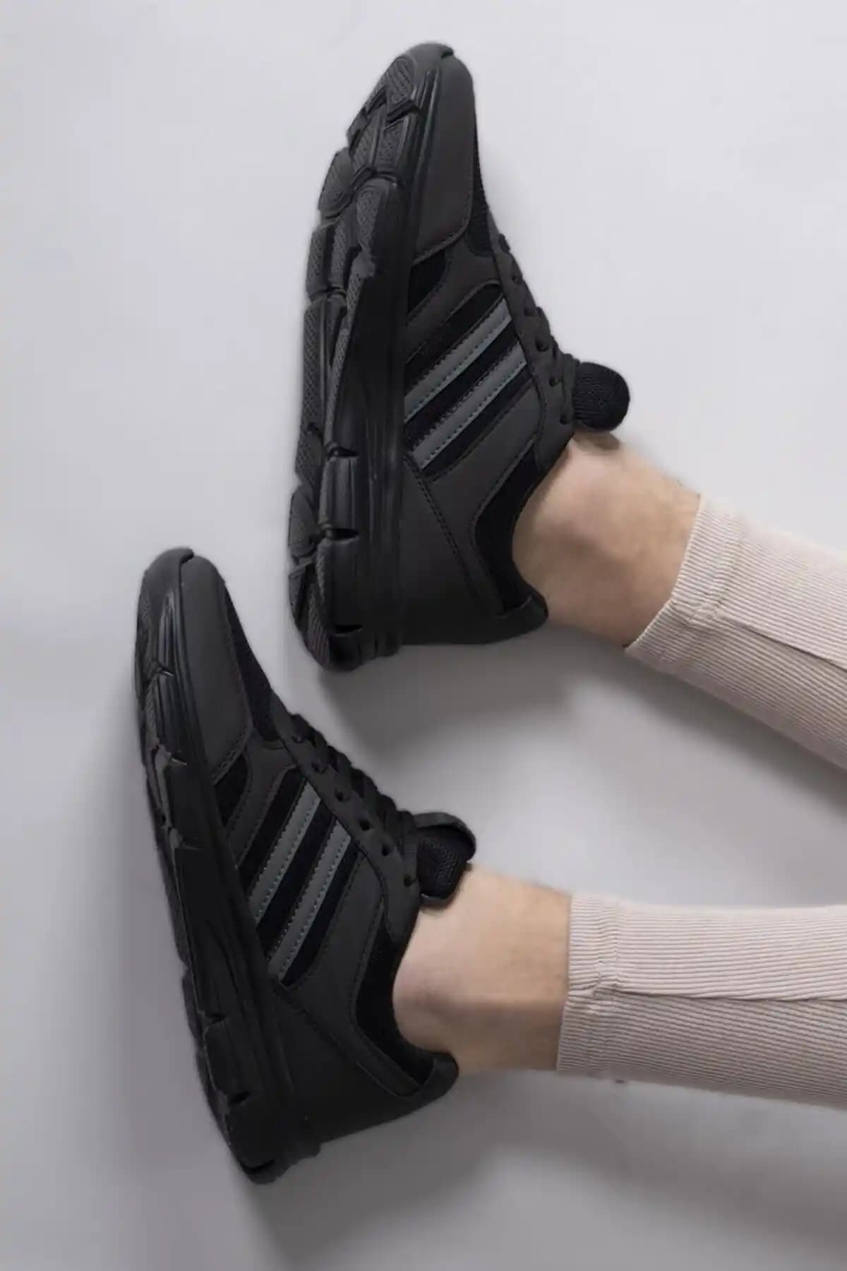 Riccon Süper Hafif Siyah Unisex Sneaker Günlük Şıklık ve Konfor Sunar