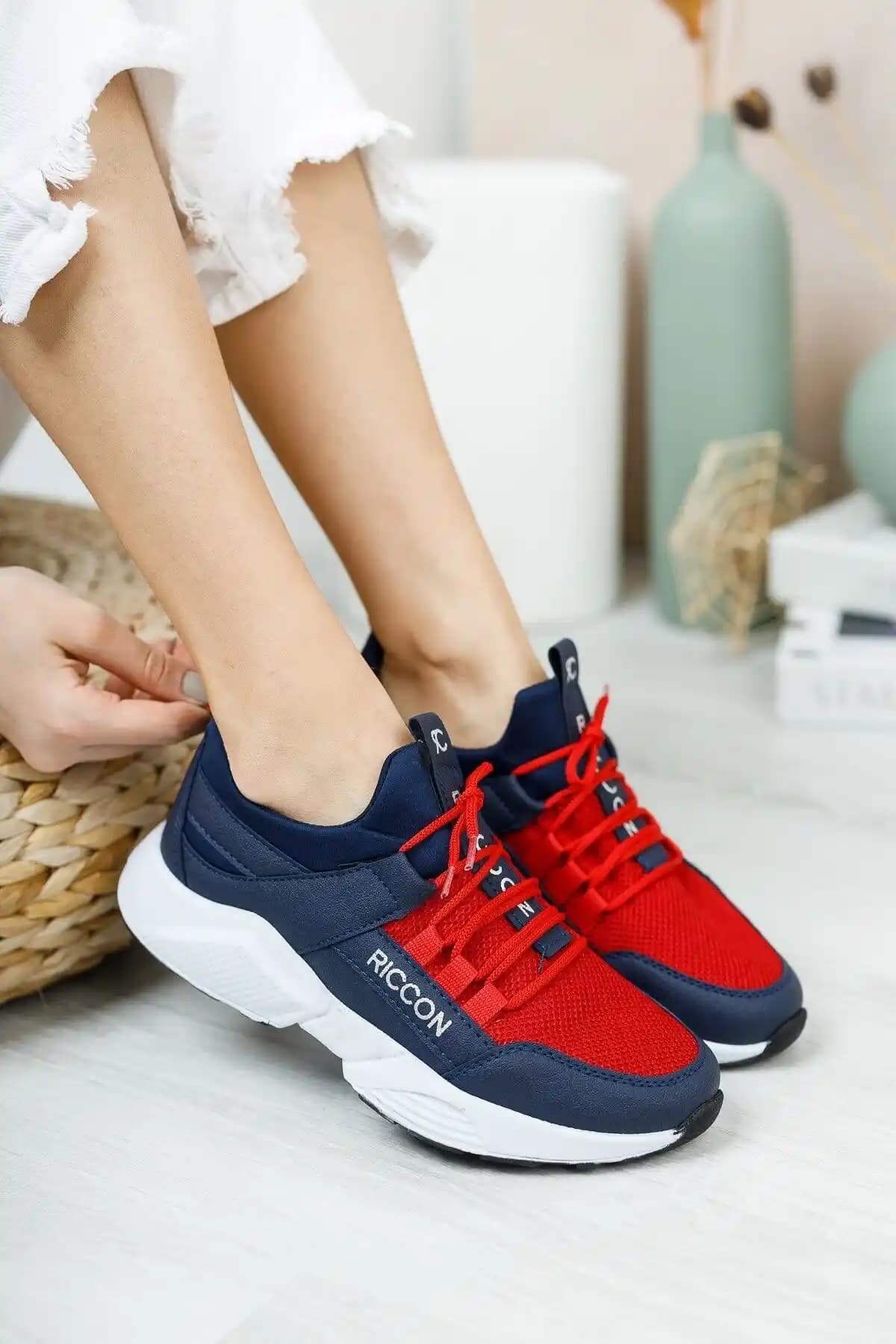 Riccon Unisex Lacivert Bağçıklı Sneaker: Şıklık ve Konforu Bir Arada Sunan Modern Tasarım