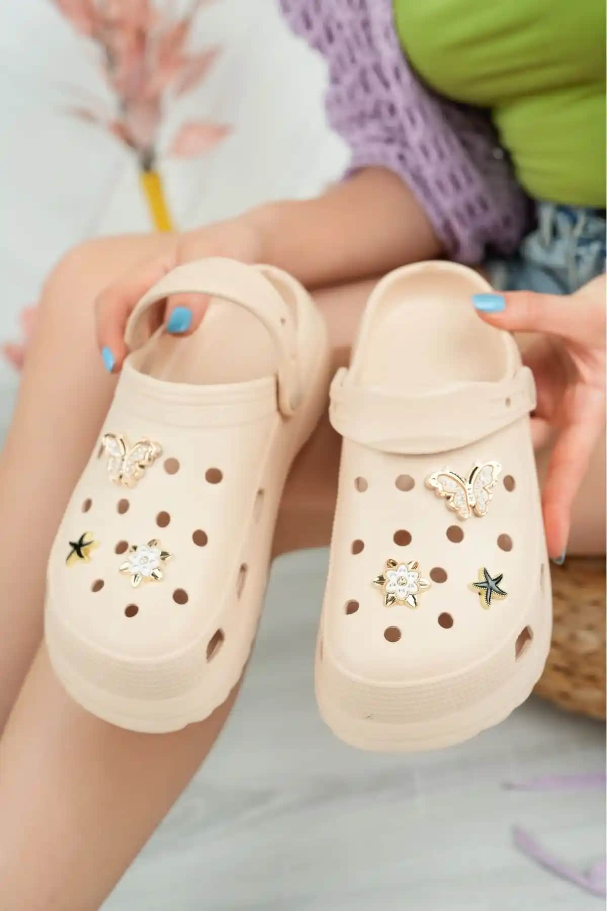 RoseVeno Masaj Tabanlı Sağlık Çalışanları İçin Dayanıklı ve Şık Terlik Modeli