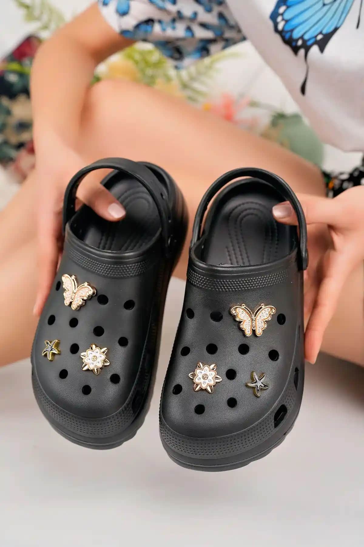 RoseVeno Masaj Tabanlı Terlik: Sağlık Çalışanları İçin Konforlu ve Şık Tasarım